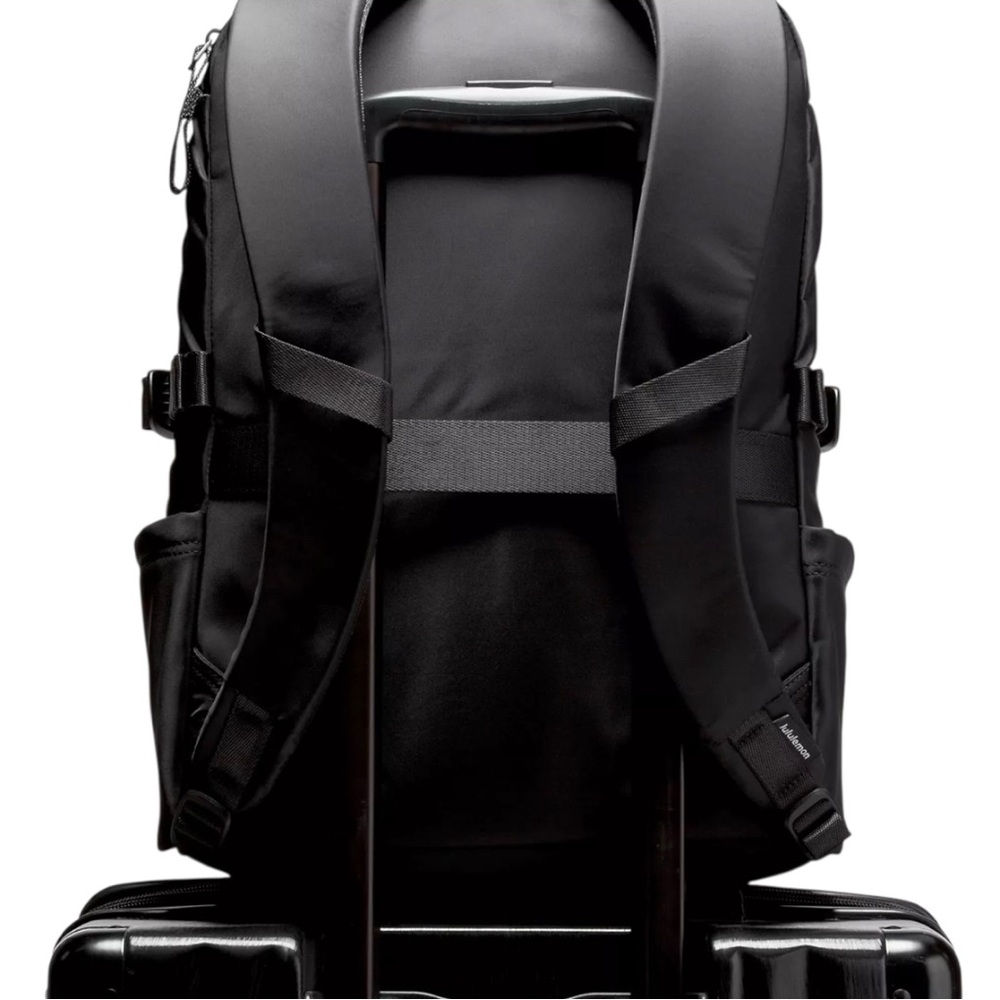 lululemon athletica New Crew Men's Backpack - NWT - Picture 2 of 15